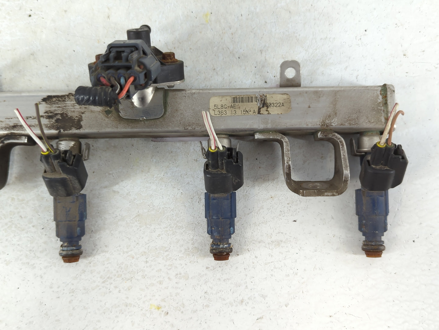 2006 Ford Escape Fuel Injectors P/N:L363 13 15X A 5L8G-AE Fits OEM Used Auto Parts - Oemusedautoparts1.com