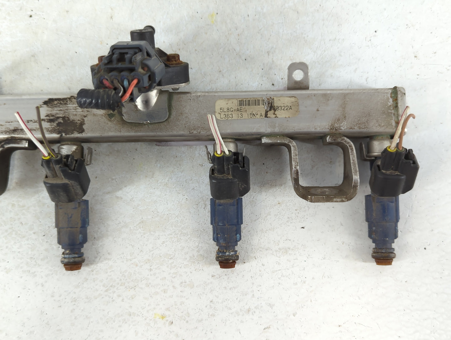 2006 Ford Escape Fuel Injectors P/N:L363 13 15X A 5L8G-AE Fits OEM Used Auto Parts - Oemusedautoparts1.com