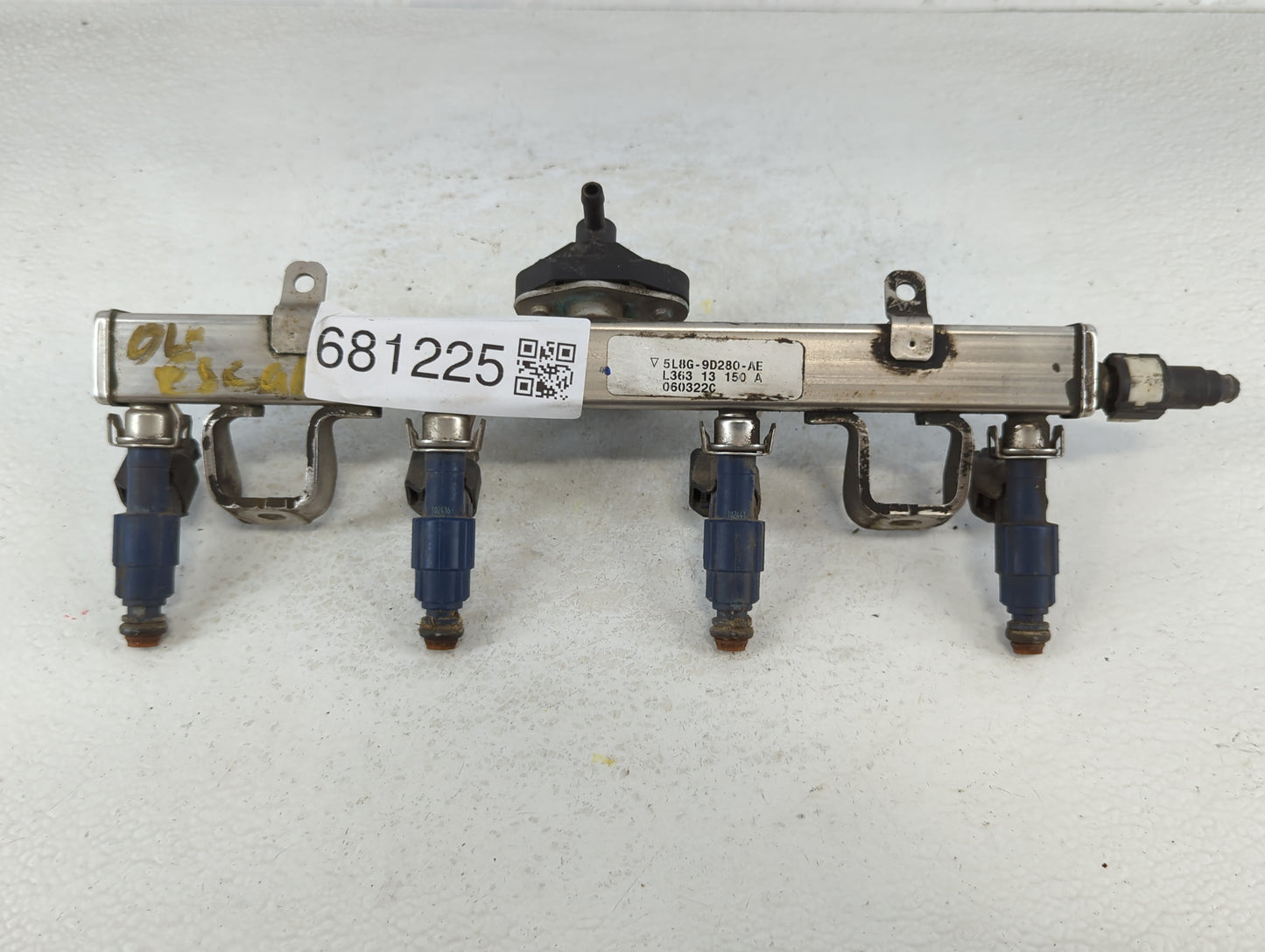 2006 Ford Escape Fuel Injectors P/N:L363 13 15X A 5L8G-AE Fits OEM Used Auto Parts - Oemusedautoparts1.com