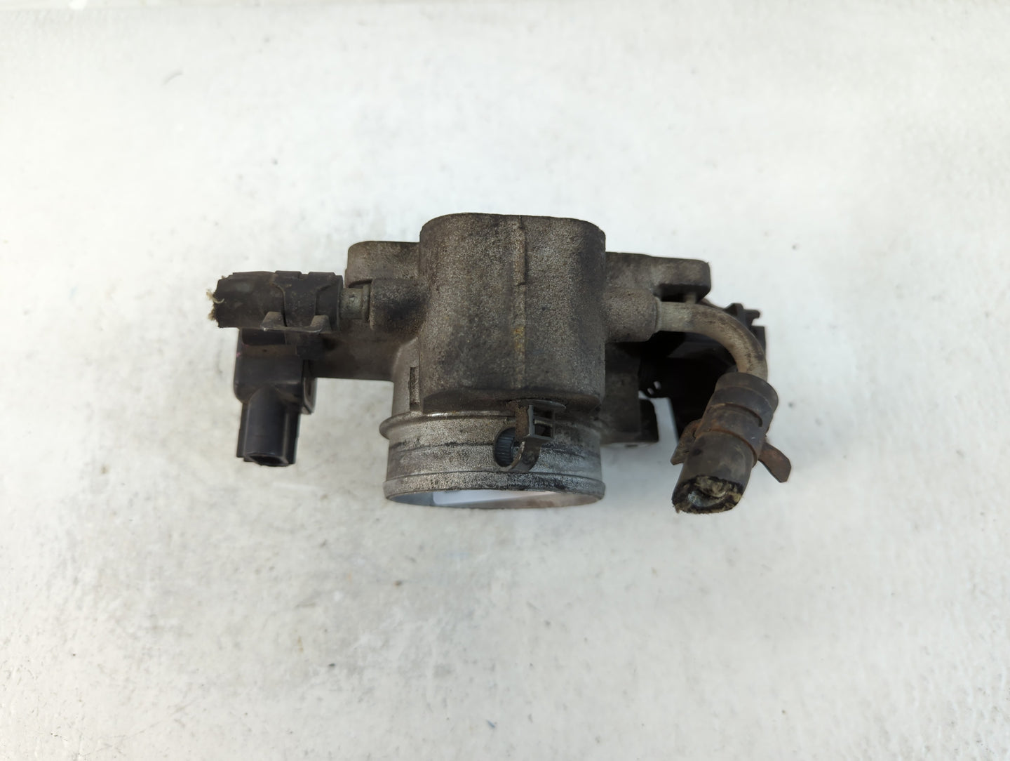 2005-2008 Ford Escape Throttle Body P/N:5D11A F5RF Fits Fits 2005 2006 2007 2008 OEM Used Auto Parts - Oemusedautoparts1.com