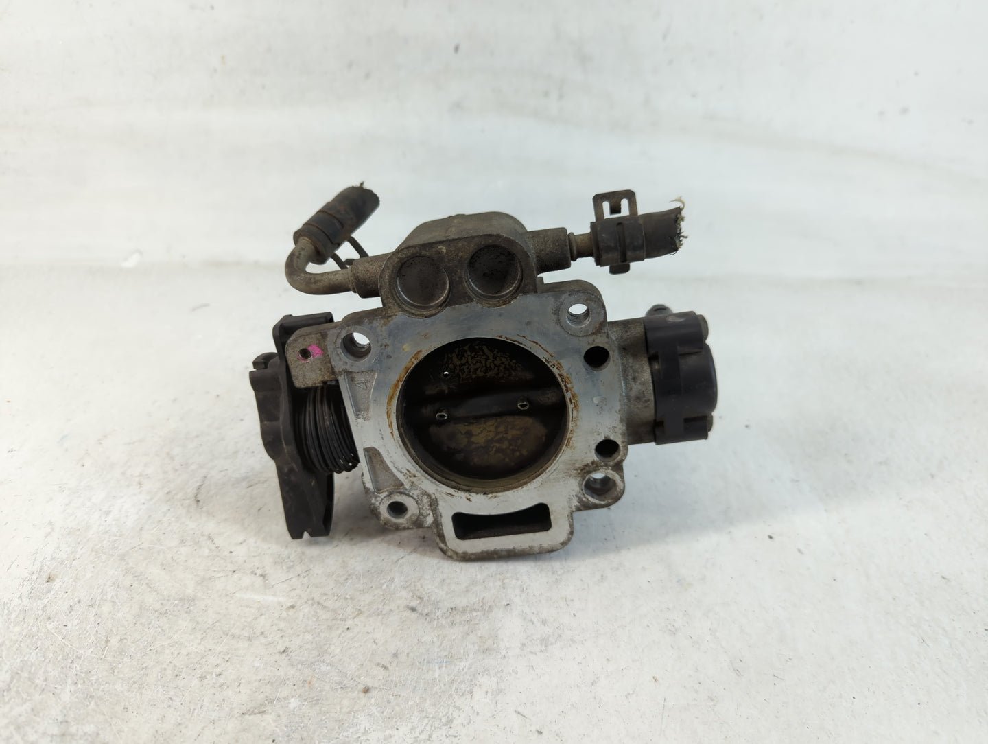 2005-2008 Ford Escape Throttle Body P/N:5D11A F5RF Fits Fits 2005 2006 2007 2008 OEM Used Auto Parts - Oemusedautoparts1.com
