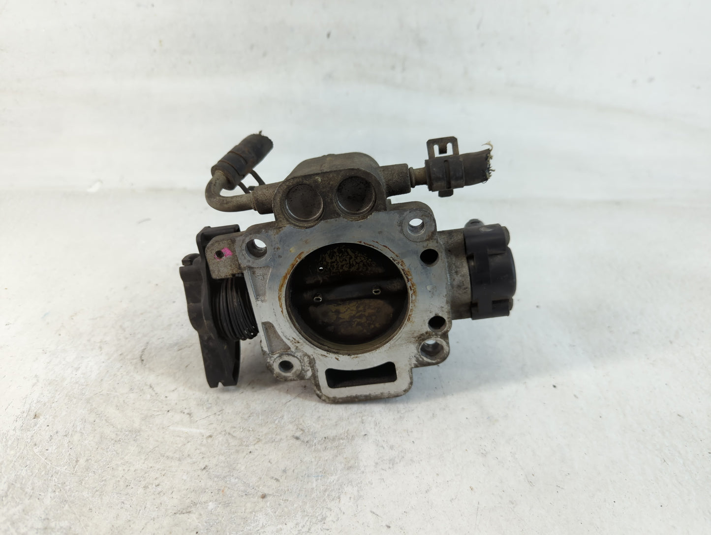 2005-2008 Ford Escape Throttle Body P/N:5D11A F5RF Fits Fits 2005 2006 2007 2008 OEM Used Auto Parts - Oemusedautoparts1.com