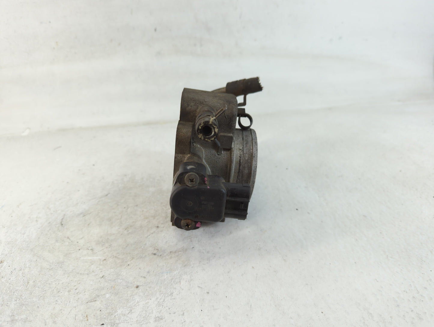 2005-2008 Ford Escape Throttle Body P/N:5D11A F5RF Fits Fits 2005 2006 2007 2008 OEM Used Auto Parts - Oemusedautoparts1.com