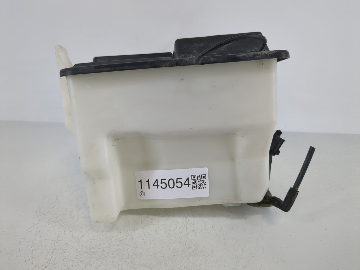 2006 Ford Expedition Windshield Washer Fluid Reservoir Bottle Oem - Oemusedautoparts1.com