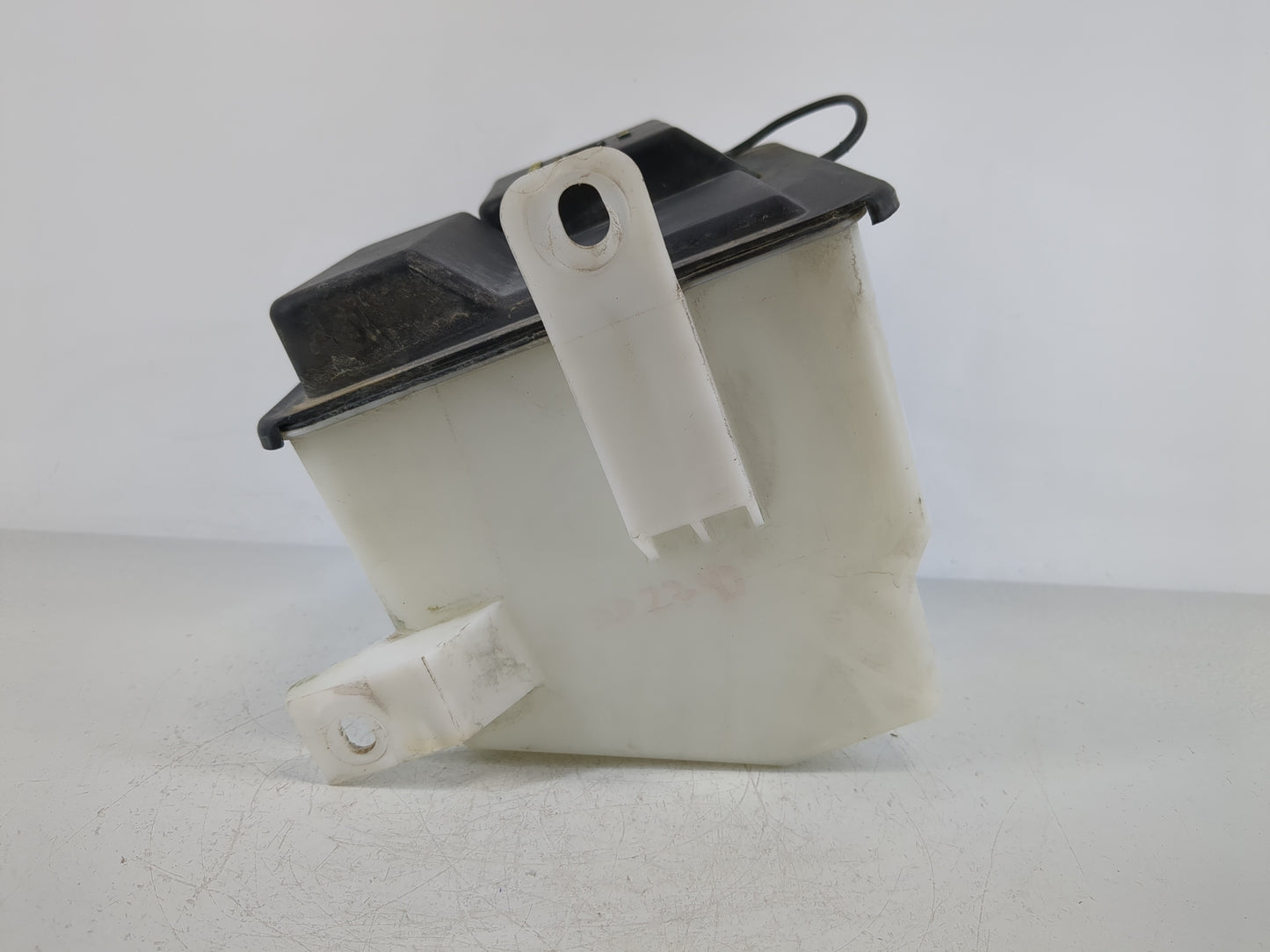 2006 Ford Expedition Windshield Washer Fluid Reservoir Bottle Oem - Oemusedautoparts1.com