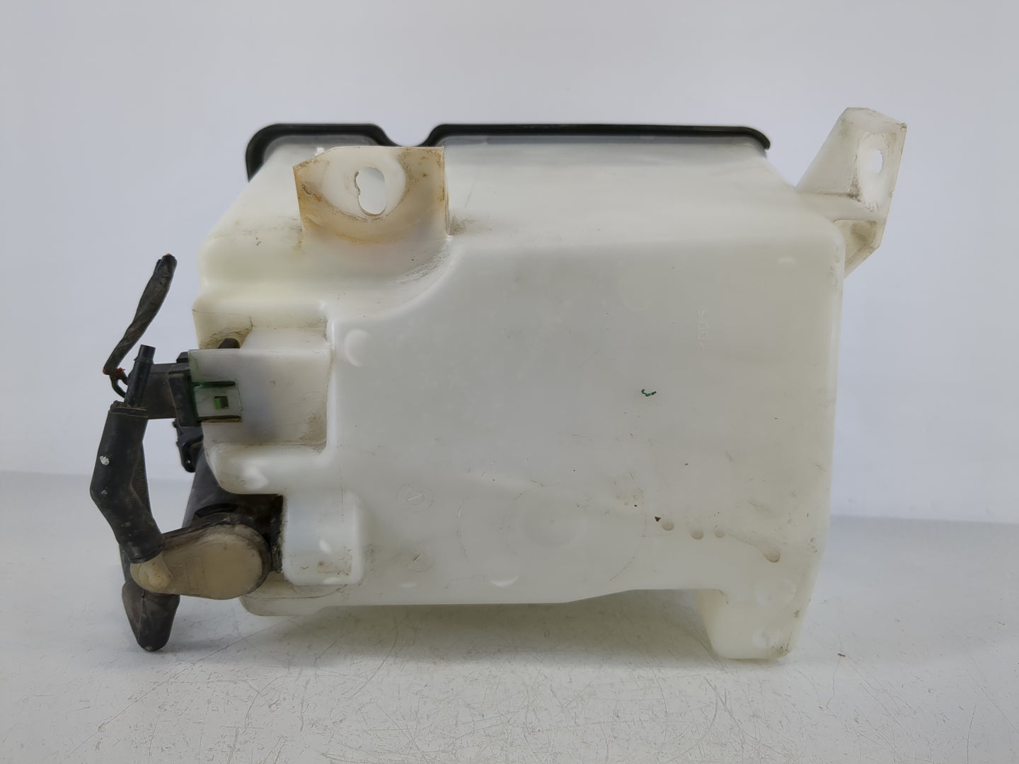 2006 Ford Expedition Windshield Washer Fluid Reservoir Bottle Oem - Oemusedautoparts1.com