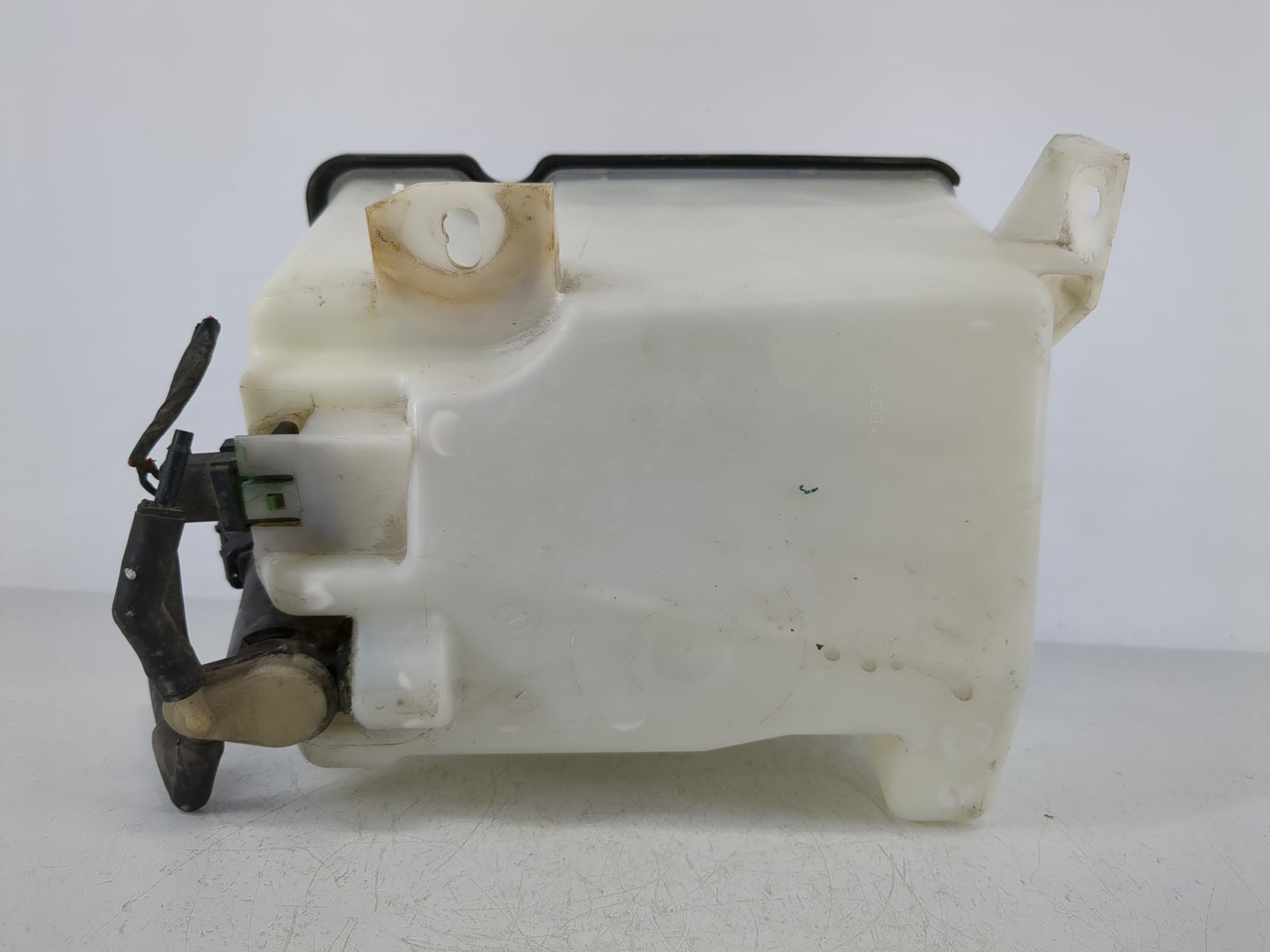2006 Ford Expedition Windshield Washer Fluid Reservoir Bottle Oem - Oemusedautoparts1.com