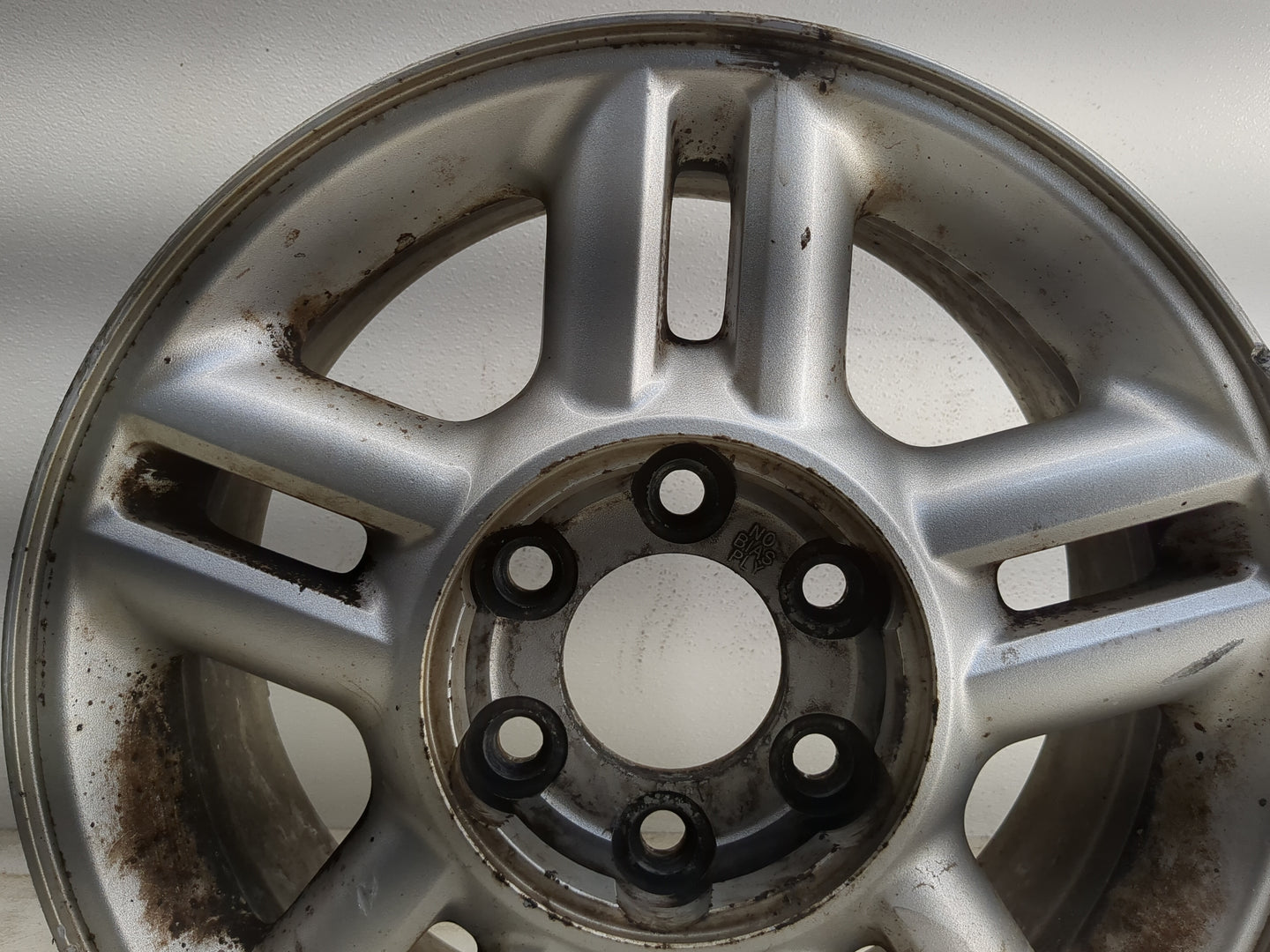 2004-2006 Ford Expedition Oem Wheel Rim 1180353 - Oemusedautoparts1.com