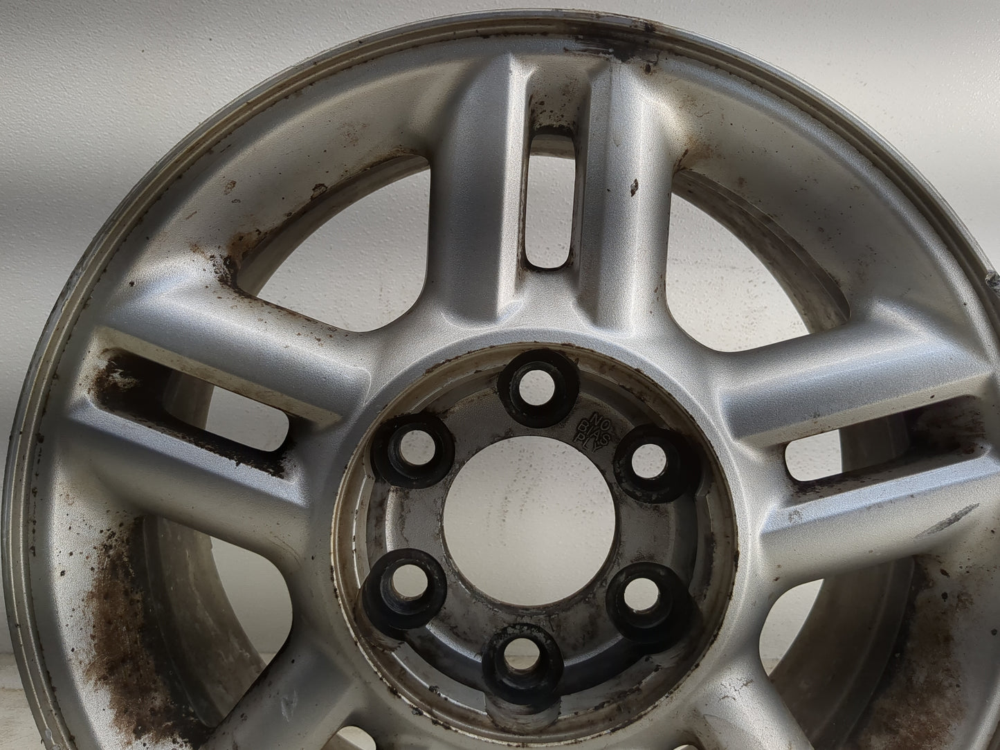 2004-2006 Ford Expedition Oem Wheel Rim 1180353 - Oemusedautoparts1.com