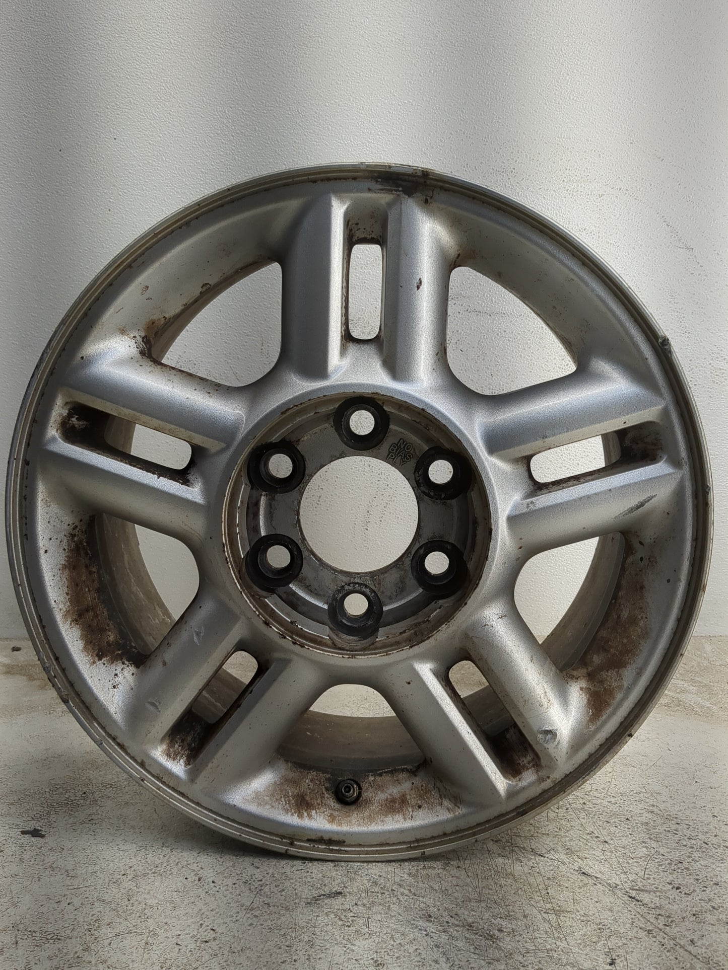 2004-2006 Ford Expedition Oem Wheel Rim 1180353 - Oemusedautoparts1.com