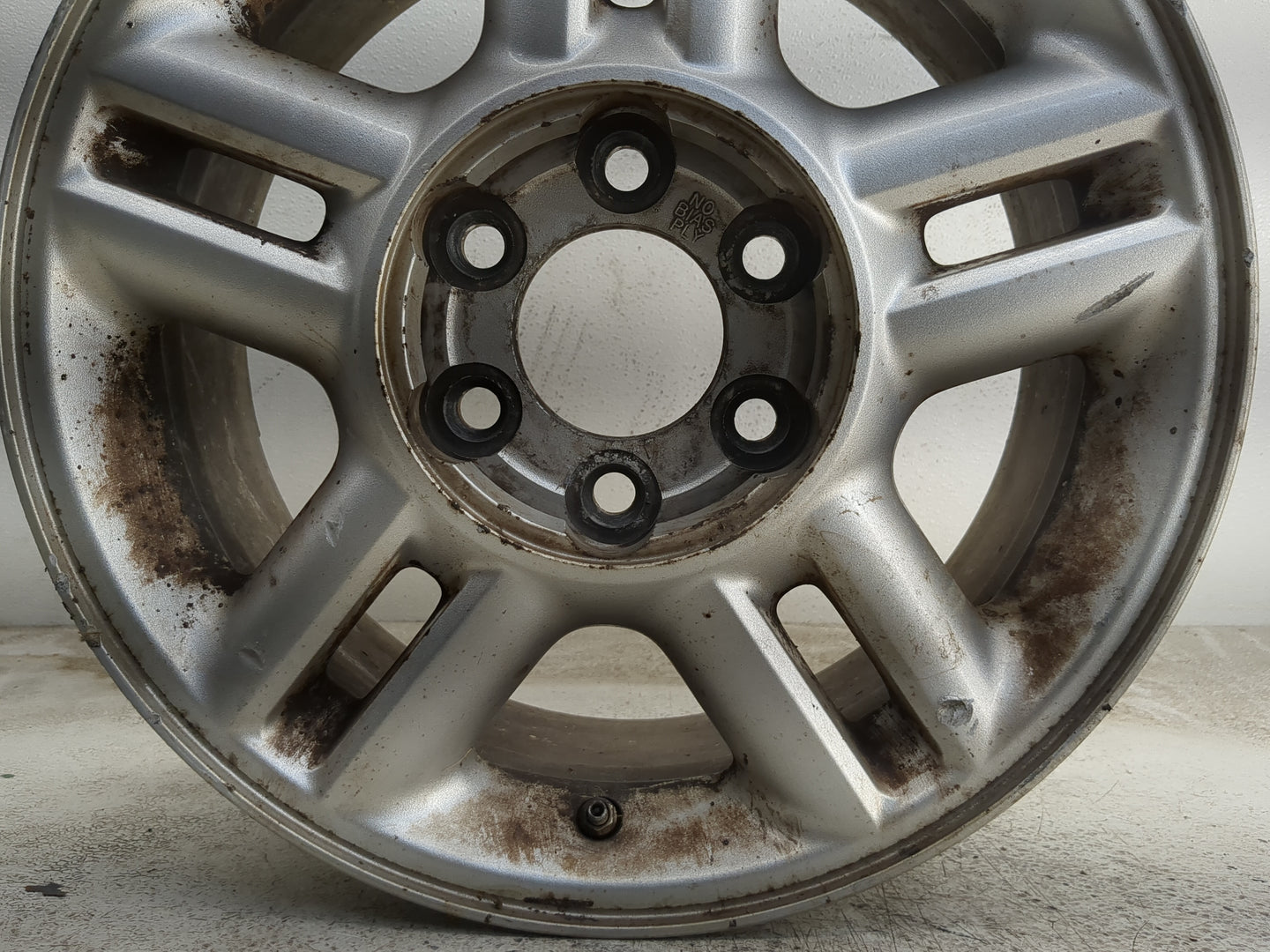 2004-2006 Ford Expedition Oem Wheel Rim 1180353 - Oemusedautoparts1.com