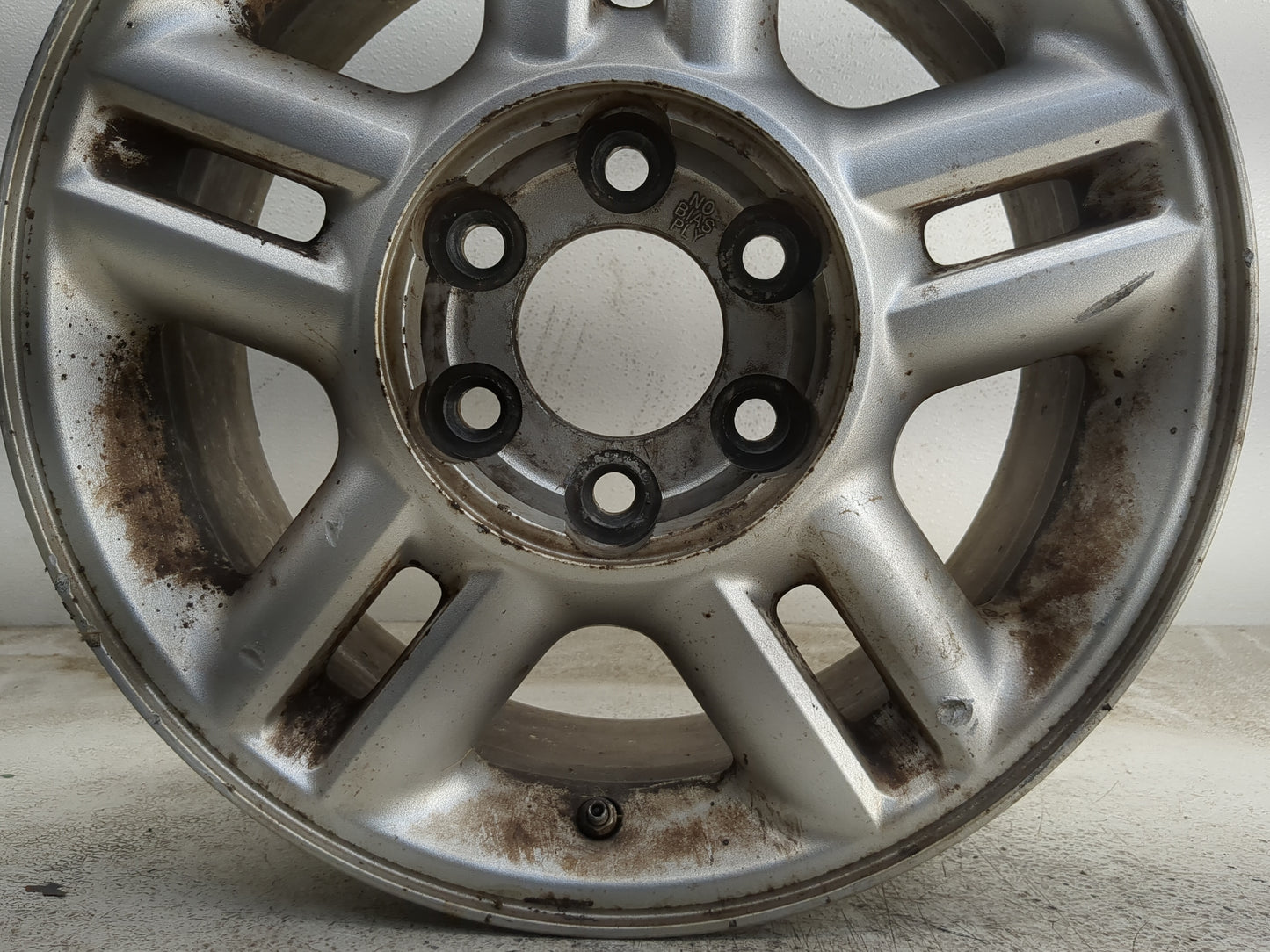 2004-2006 Ford Expedition Oem Wheel Rim 1180353 - Oemusedautoparts1.com