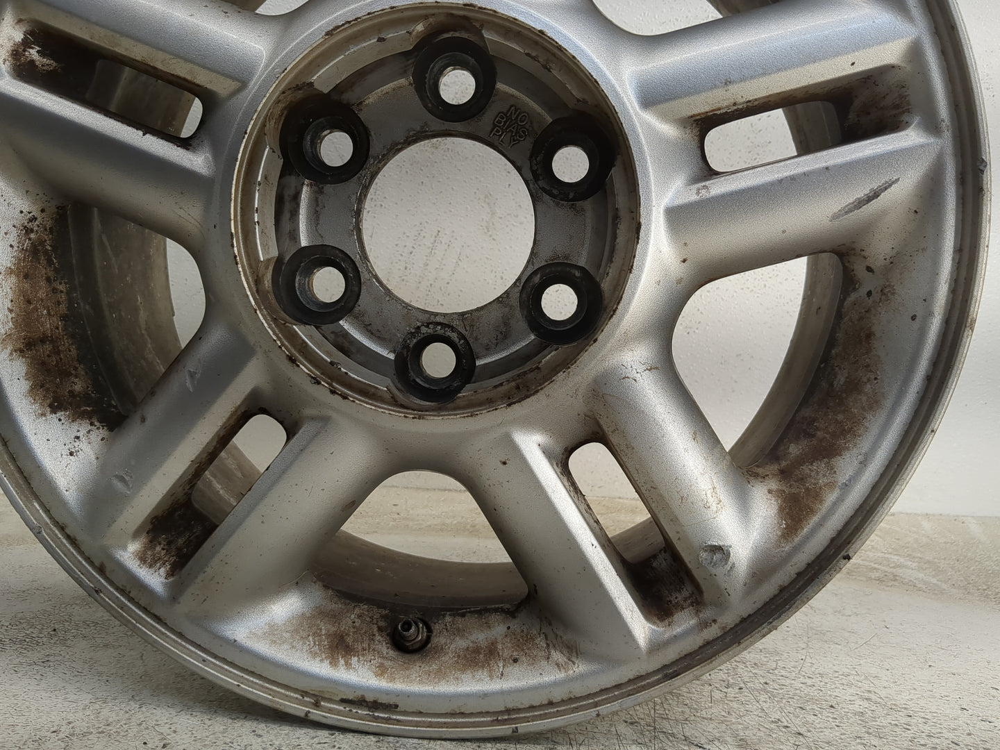 2004-2006 Ford Expedition Oem Wheel Rim 1180353 - Oemusedautoparts1.com