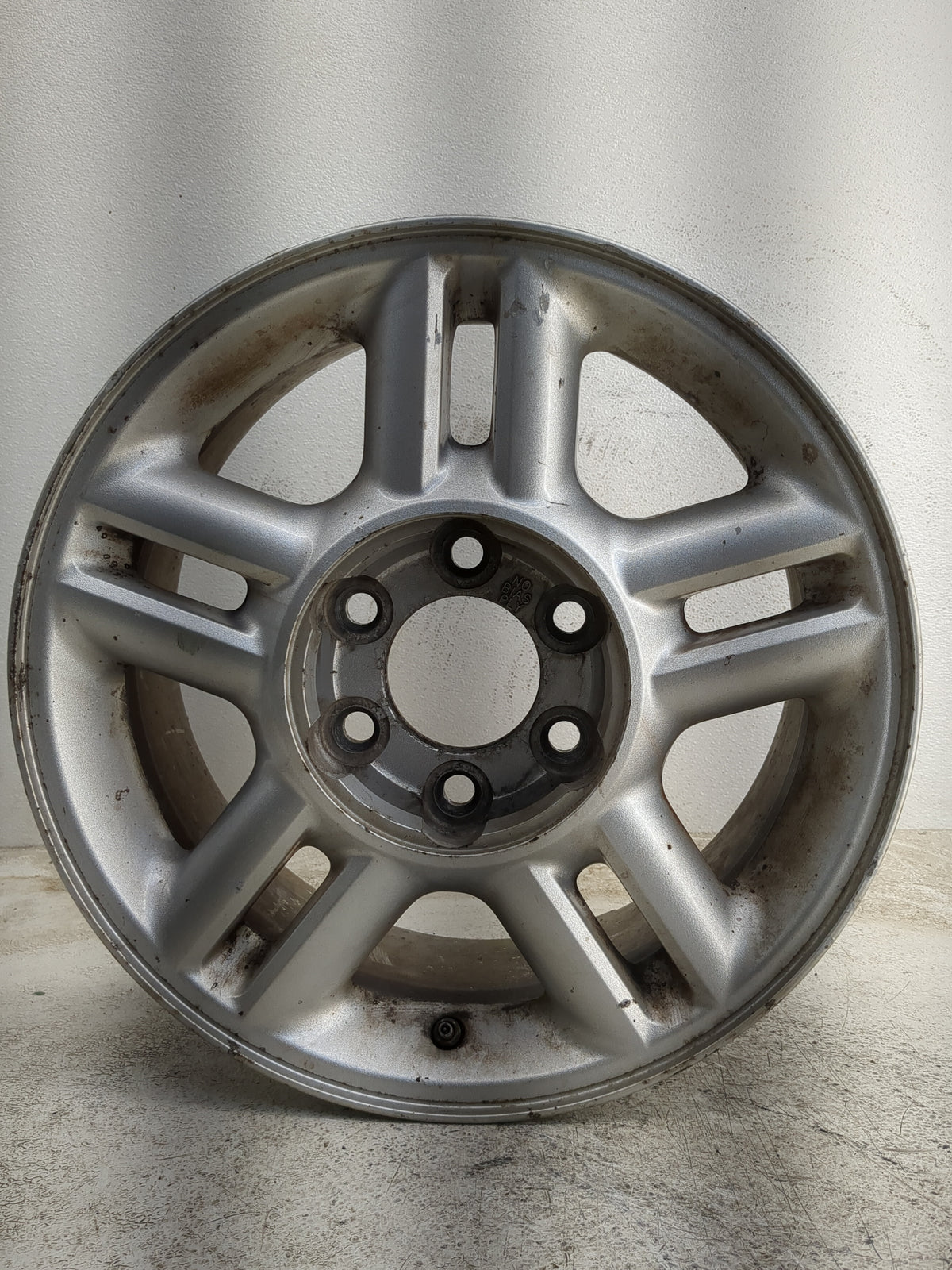 2004-2006 Ford Expedition Oem Wheel Rim 1180355 - Oemusedautoparts1.com