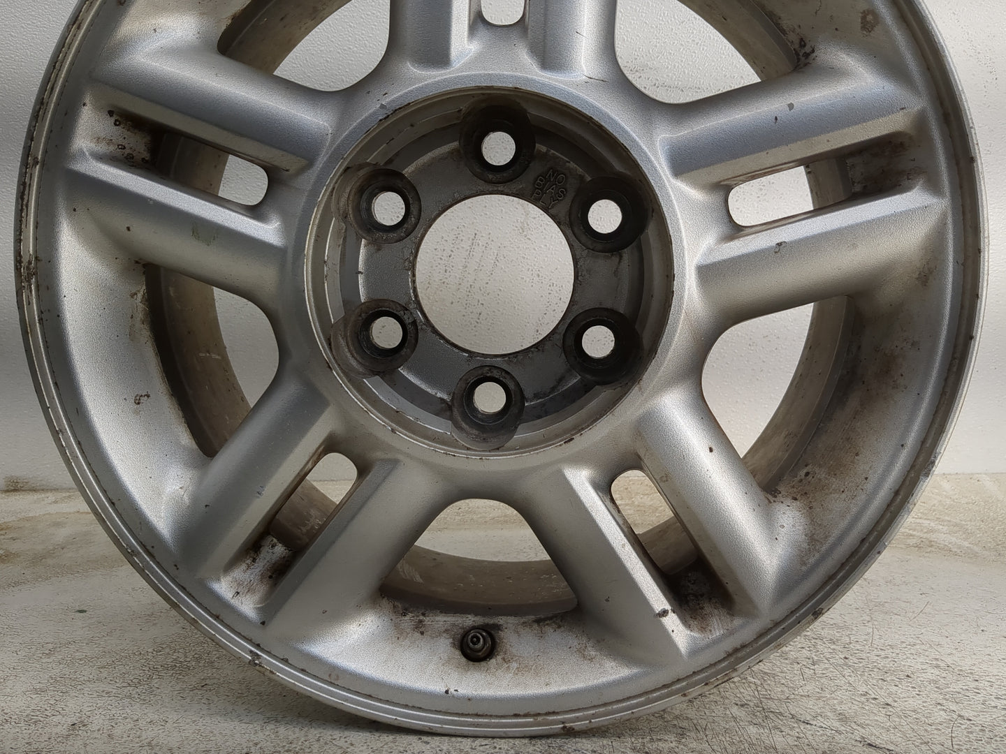 2004-2006 Ford Expedition Oem Wheel Rim 1180355 - Oemusedautoparts1.com