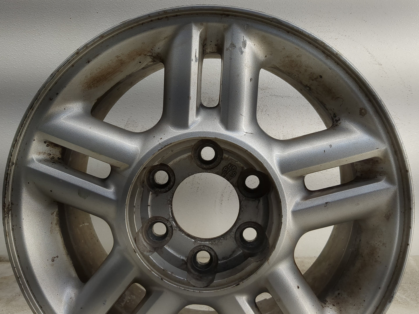 2004-2006 Ford Expedition Oem Wheel Rim 1180355 - Oemusedautoparts1.com