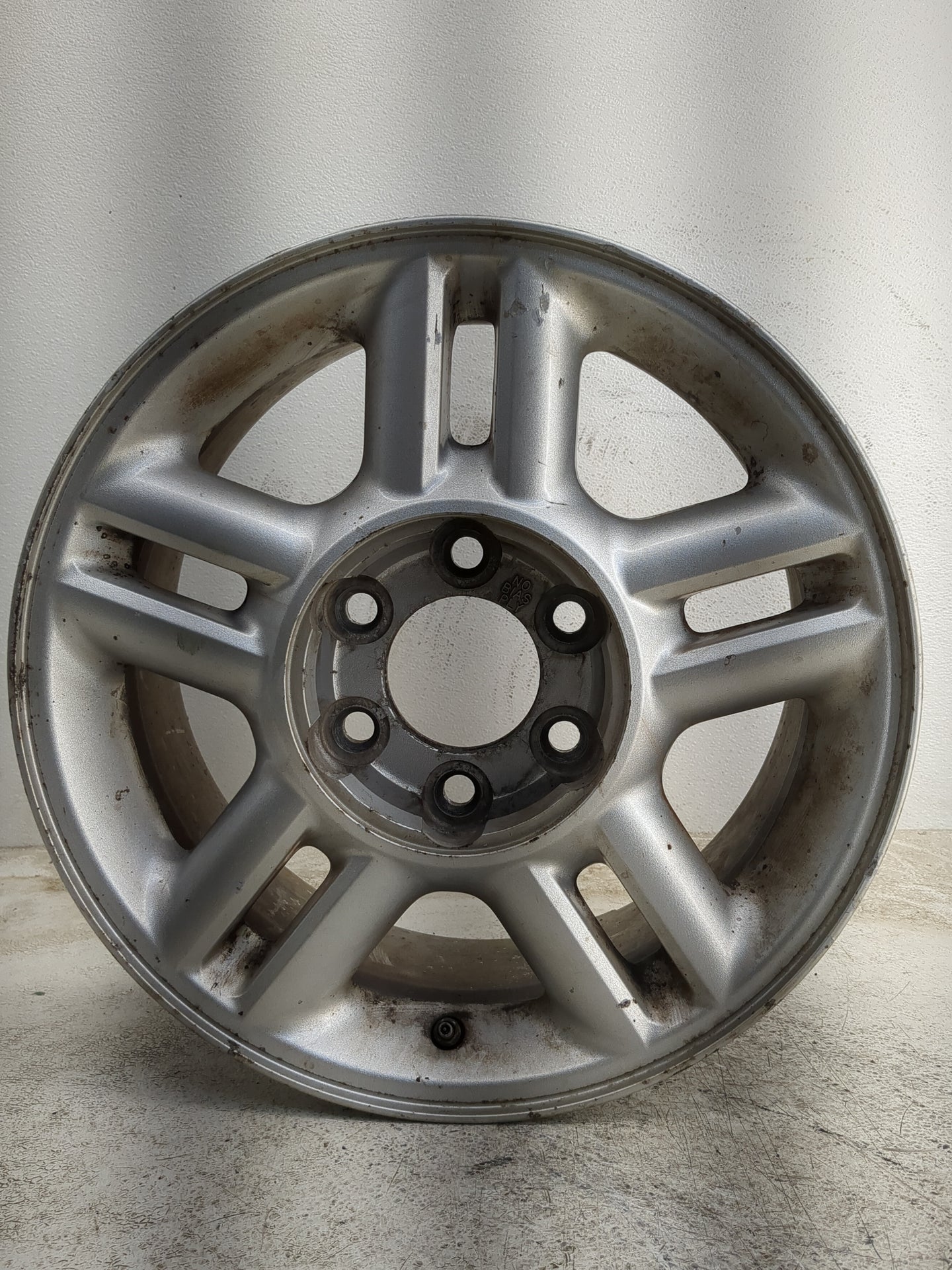 2004-2006 Ford Expedition Oem Wheel Rim 1180355 - Oemusedautoparts1.com