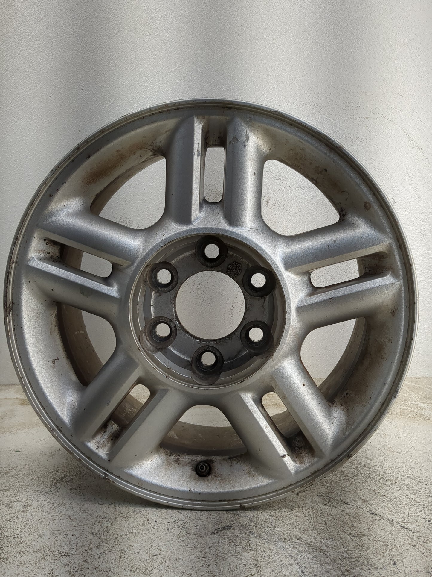 2004-2006 Ford Expedition Oem Wheel Rim 1180355 - Oemusedautoparts1.com