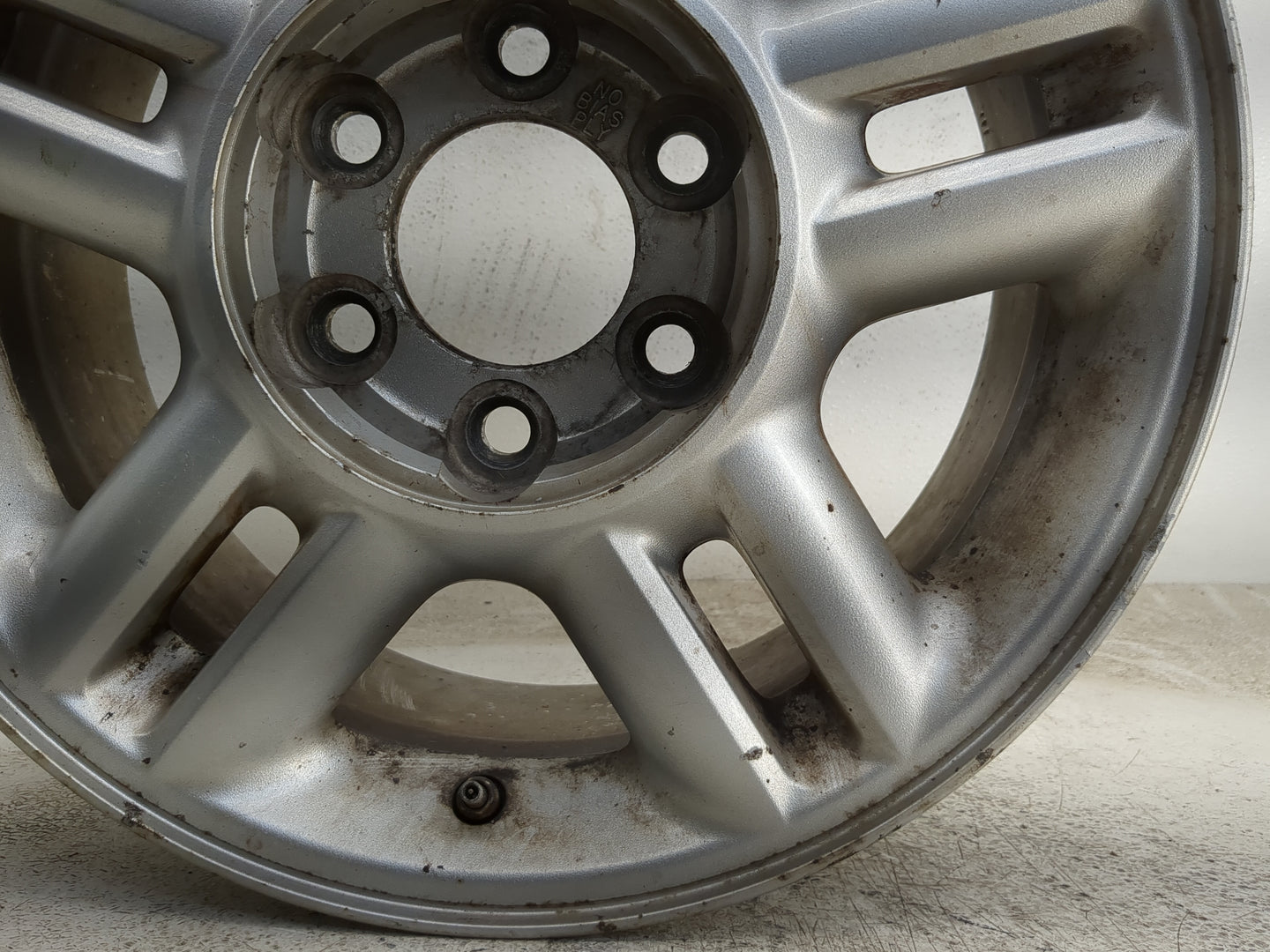 2004-2006 Ford Expedition Oem Wheel Rim 1180355 - Oemusedautoparts1.com