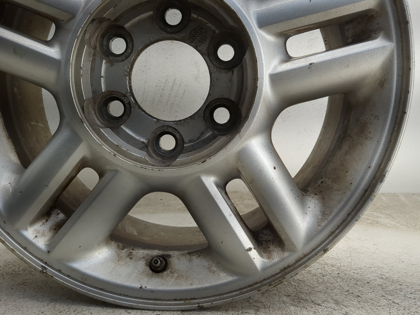2004-2006 Ford Expedition Oem Wheel Rim 1180355 - Oemusedautoparts1.com