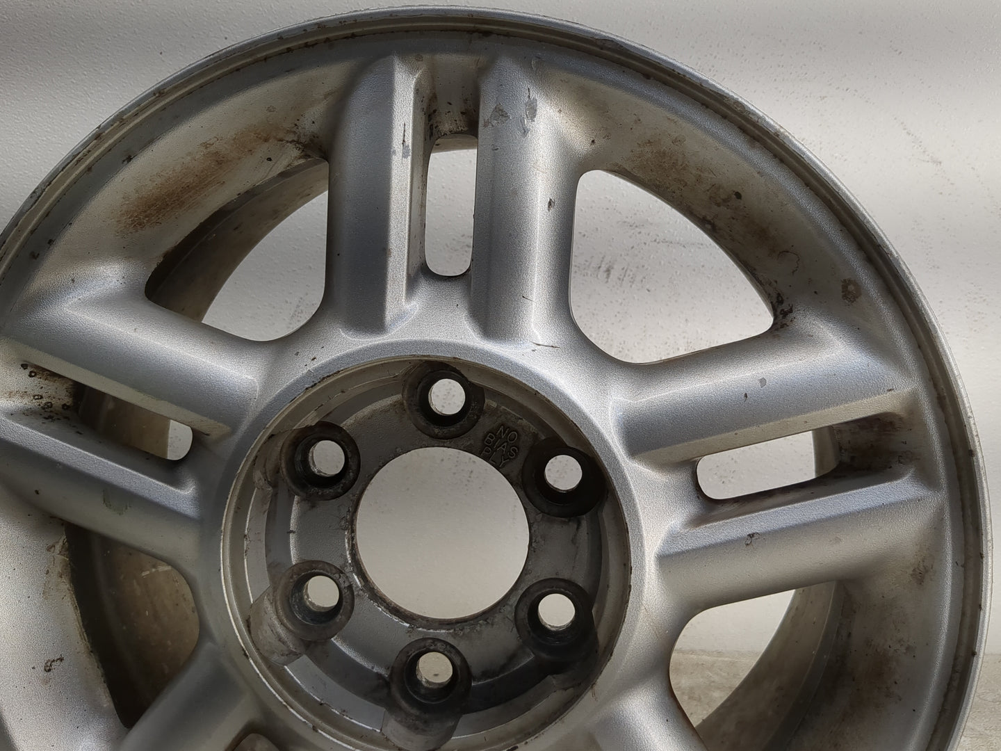 2004-2006 Ford Expedition Oem Wheel Rim 1180355 - Oemusedautoparts1.com