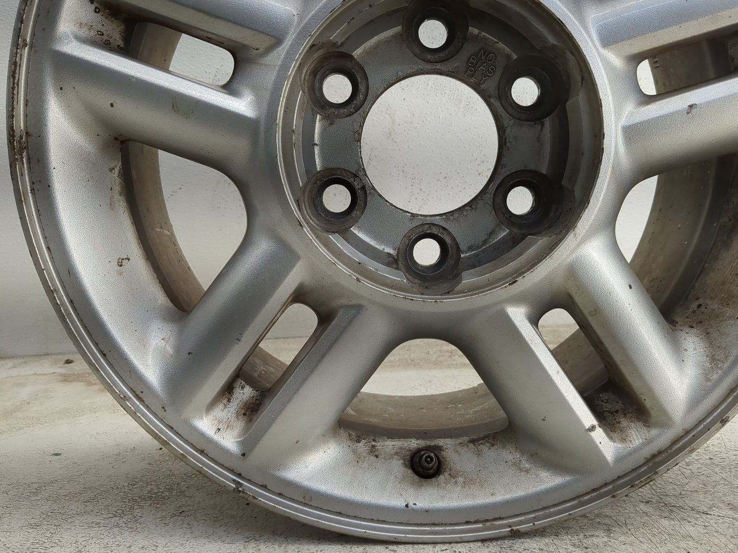 2004-2006 Ford Expedition Oem Wheel Rim 1180355 - Oemusedautoparts1.com