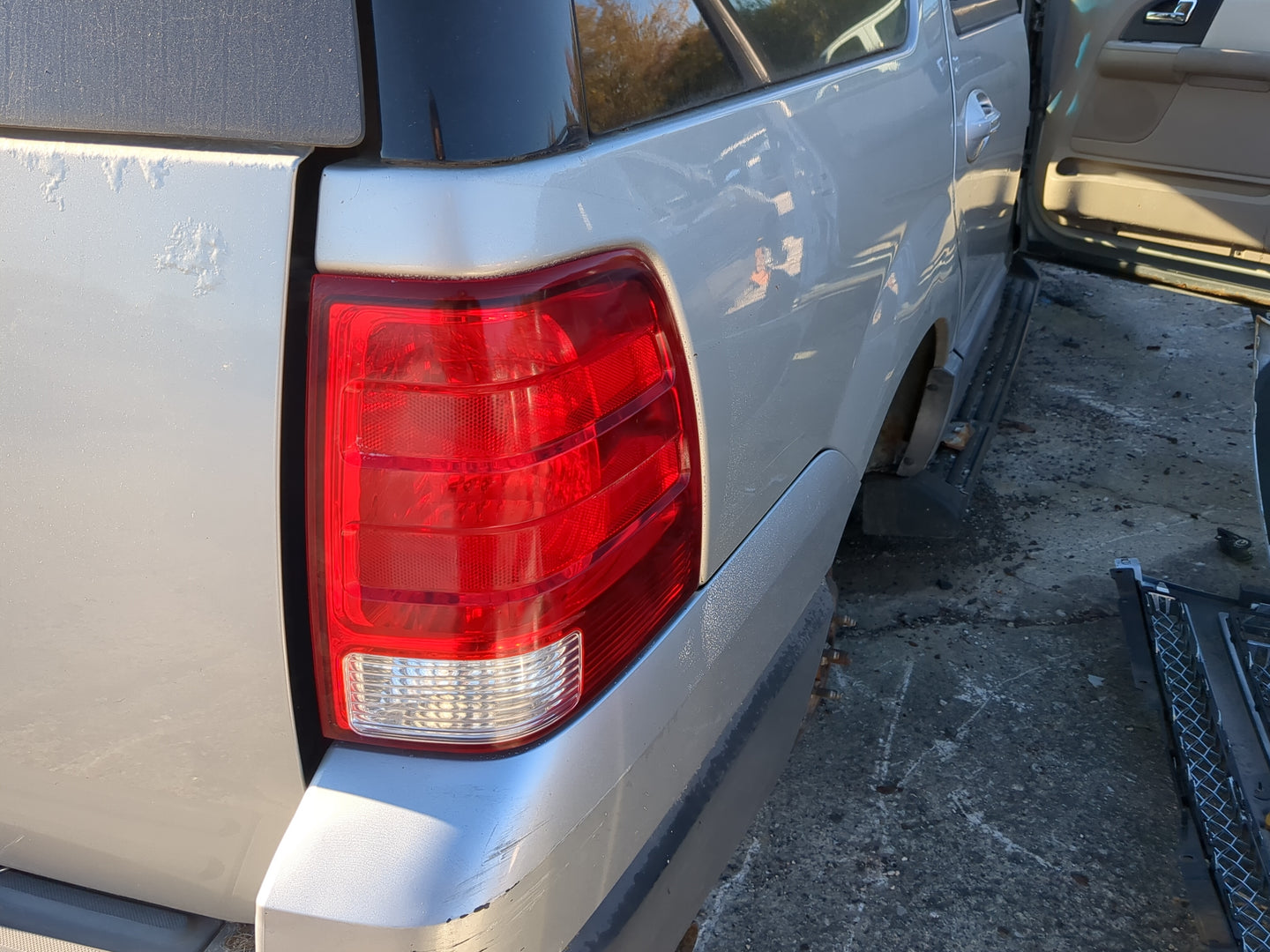 2003-2006 Ford Expedition Tail Light Assembly Passenger Right OEM Fits Fits 2003 2004 2005 2006 OEM Used Auto Parts - Oemuse