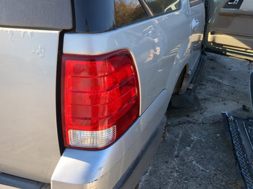 2003-2006 Ford Expedition Tail Light Assembly Passenger Right OEM Fits Fits 2003 2004 2005 2006 OEM Used Auto Parts - Oemuse