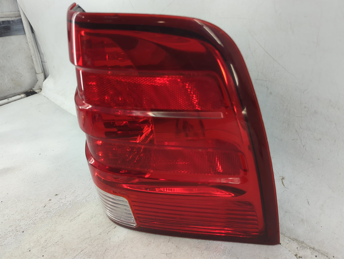 2003-2006 Ford Expedition Tail Light Assembly Passenger Right OEM Fits Fits 2003 2004 2005 2006 OEM Used Auto Parts - Oemuse