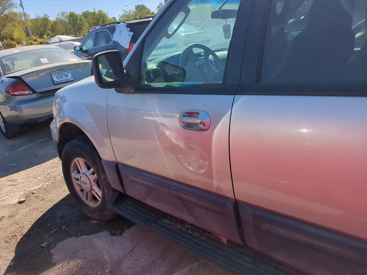 2006 Ford Expedition Driver Front Door Oem - Oemusedautoparts1.com
