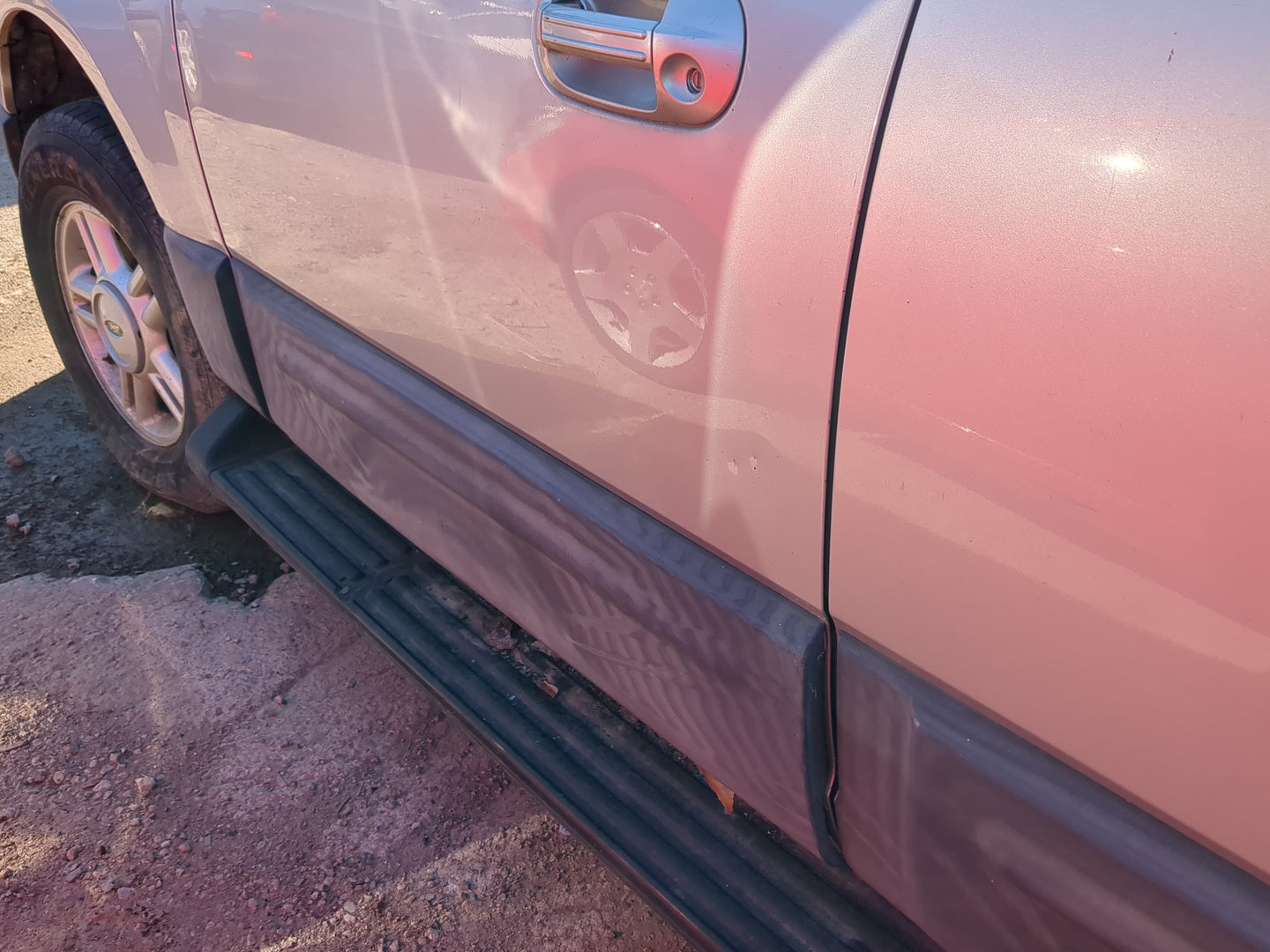 2006 Ford Expedition Driver Front Door Oem - Oemusedautoparts1.com