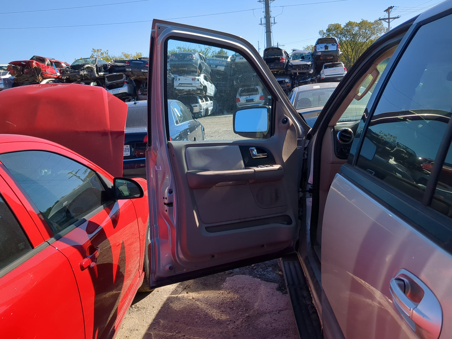 2006 Ford Expedition Driver Front Door Oem - Oemusedautoparts1.com