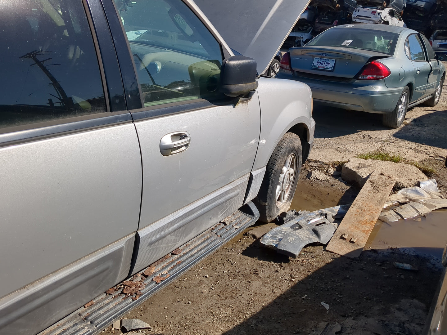 2003-2006 Ford Expedition Passenger Front Door Oem - Oemusedautoparts1.com