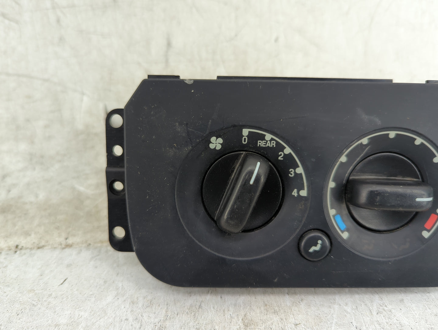 2006 Ford Expedition Climate Control Module Temperature AC/Heater Replacement P/N:6L1H-19D838-AA Fits OEM Used Auto Parts - 