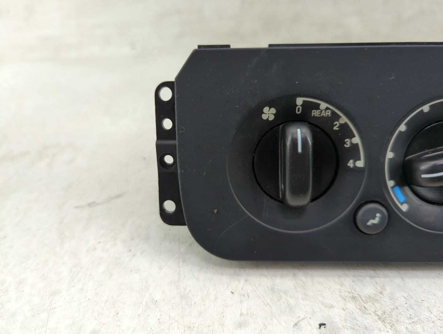 2006 Ford Expedition Climate Control Module Temperature AC/Heater Replacement P/N:4L65-0F33 Fits OEM Used Auto Parts - Oemus