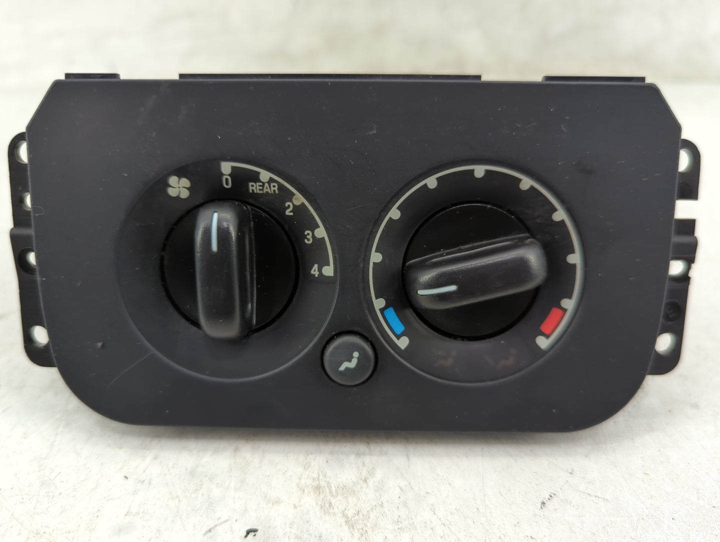 2006 Ford Expedition Climate Control Module Temperature AC/Heater Replacement P/N:4L65-0F33 Fits OEM Used Auto Parts - Oemus
