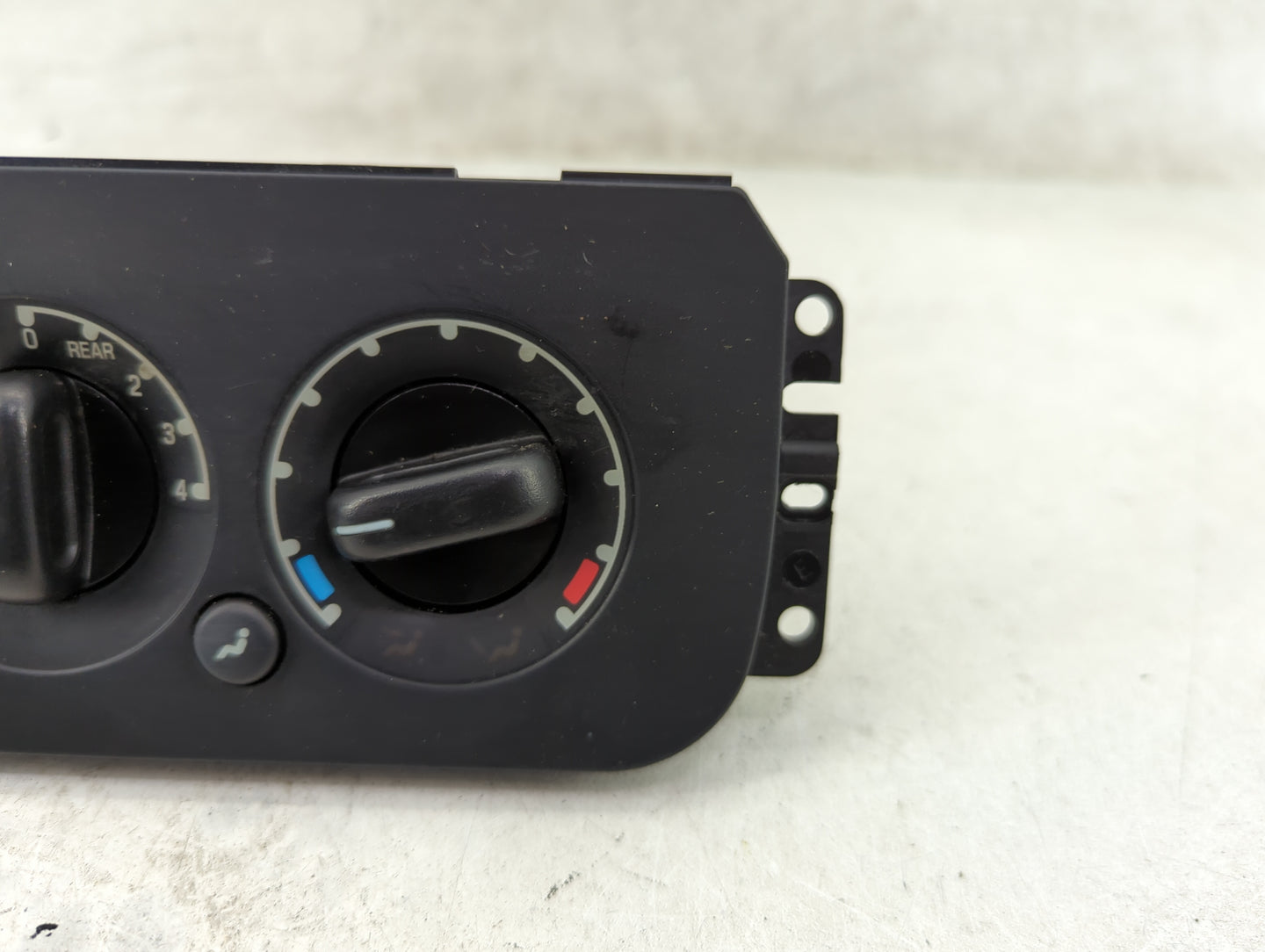 2006 Ford Expedition Climate Control Module Temperature AC/Heater Replacement P/N:4L65-0F33 Fits OEM Used Auto Parts - Oemus