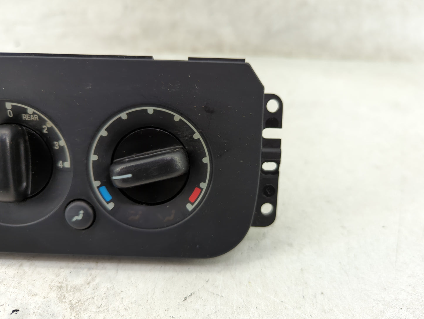 2006 Ford Expedition Climate Control Module Temperature AC/Heater Replacement P/N:4L65-0F33 Fits OEM Used Auto Parts - Oemus