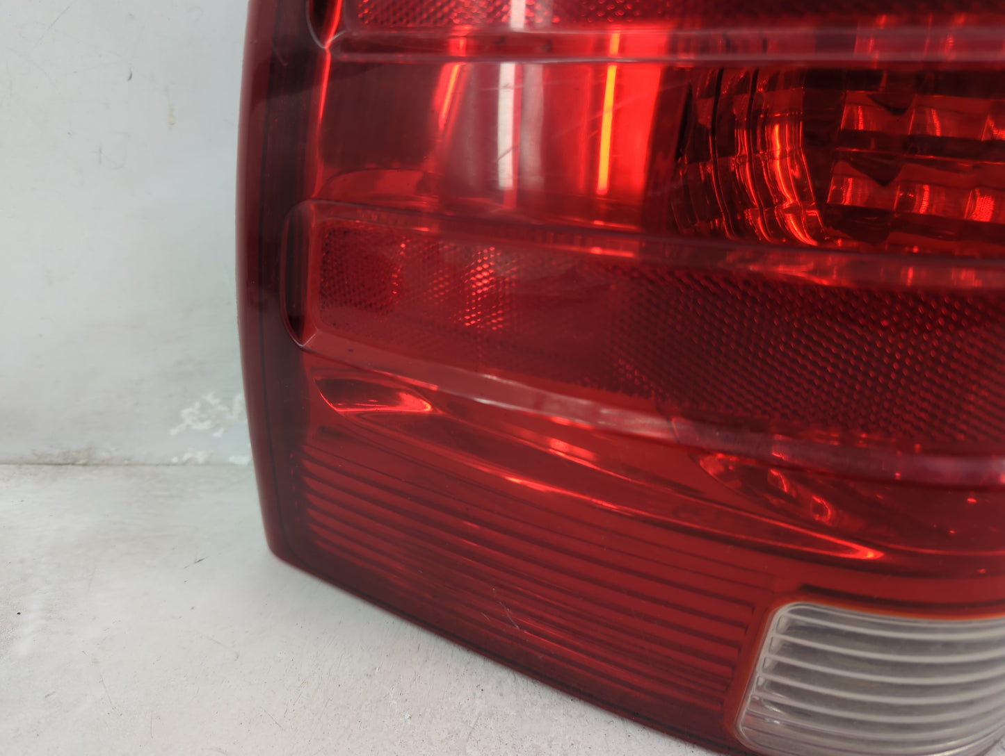 2006 Ford Expedition Tail Light Assembly Driver Left OEM P/N:2LIX-13B505-A 44ZH-1577A Fits OEM Used Auto Parts - Oemusedauto