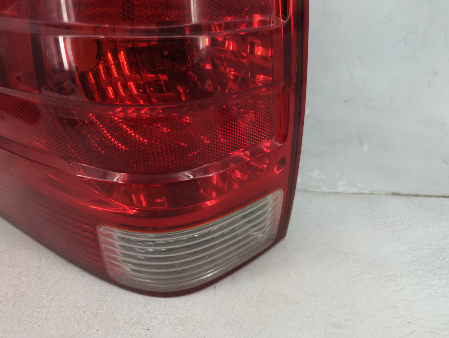2006 Ford Expedition Tail Light Assembly Driver Left OEM P/N:2LIX-13B505-A 44ZH-1577A Fits OEM Used Auto Parts - Oemusedauto