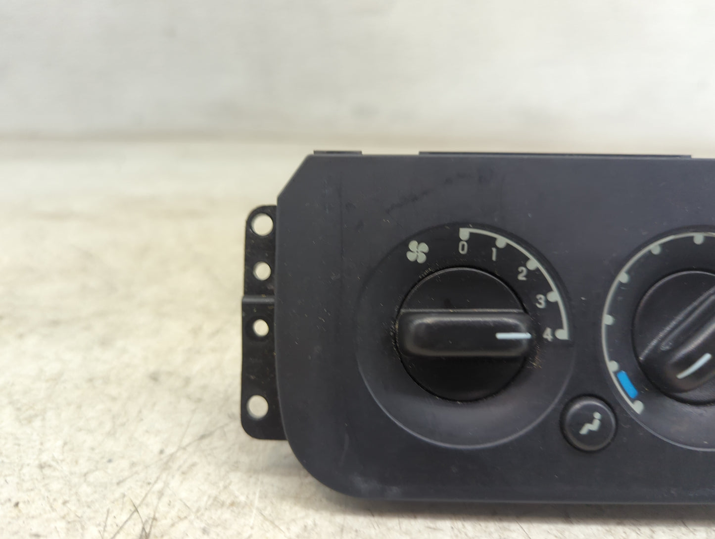 2006 Ford Expedition Climate Control Module Temperature AC/Heater Replacement Fits OEM Used Auto Parts - Oemusedautoparts1.c