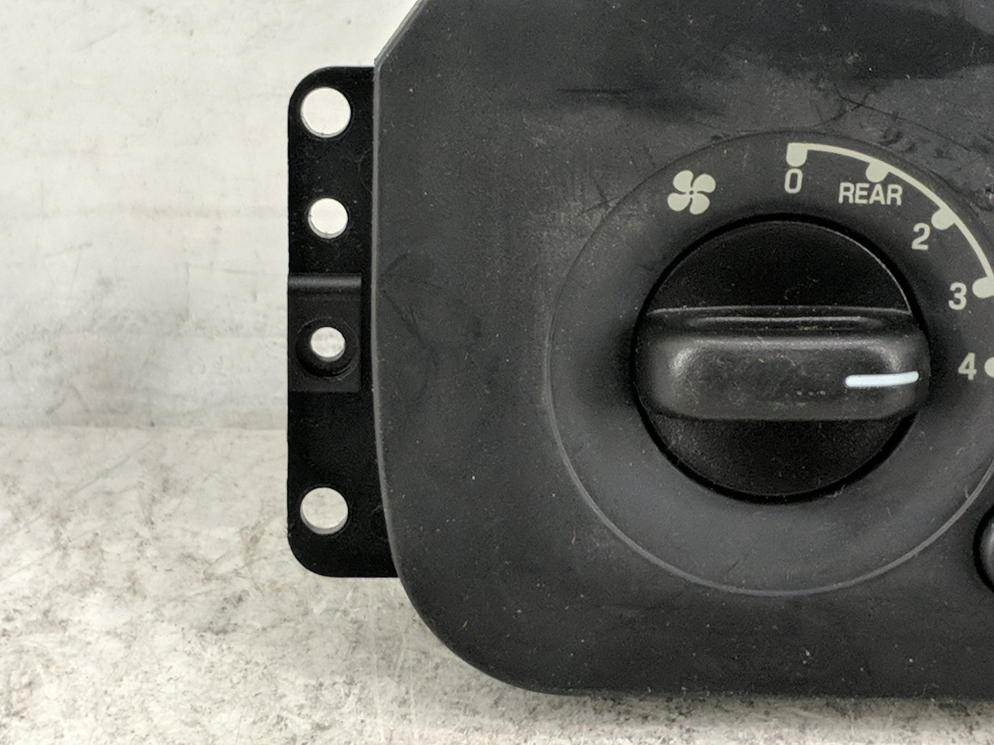 2006 Ford Expedition Climate Control Module Temperature AC/Heater Replacement Fits OEM Used Auto Parts - Oemusedautoparts1.c