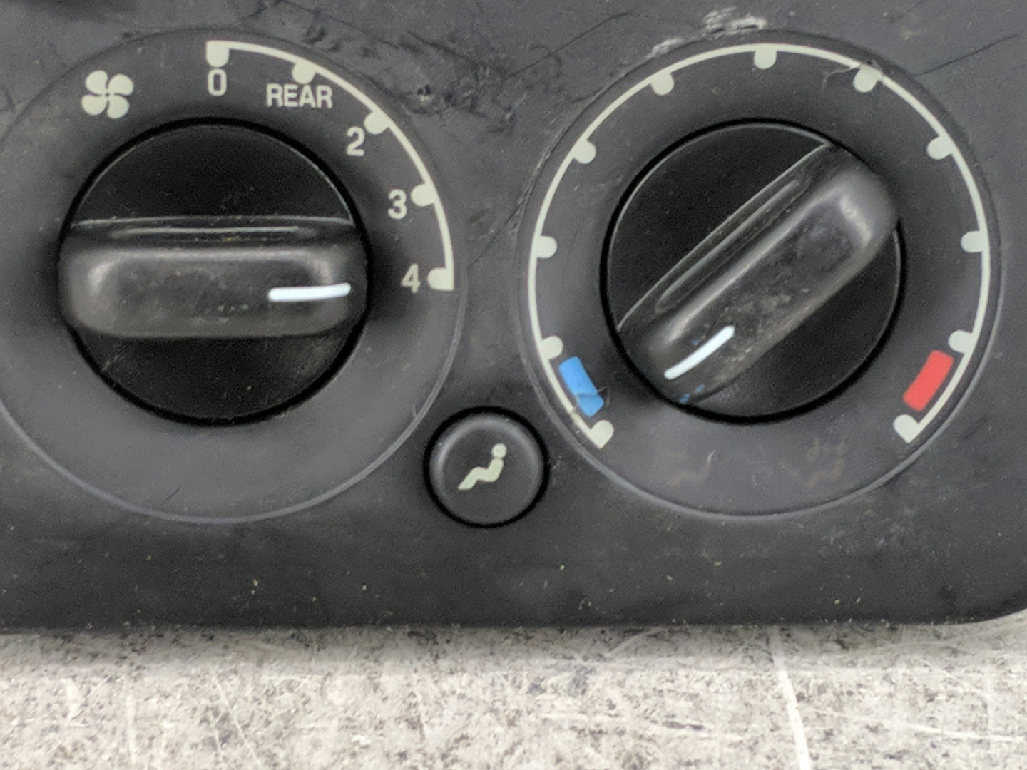 2006 Ford Expedition Climate Control Module Temperature AC/Heater Replacement Fits OEM Used Auto Parts - Oemusedautoparts1.c