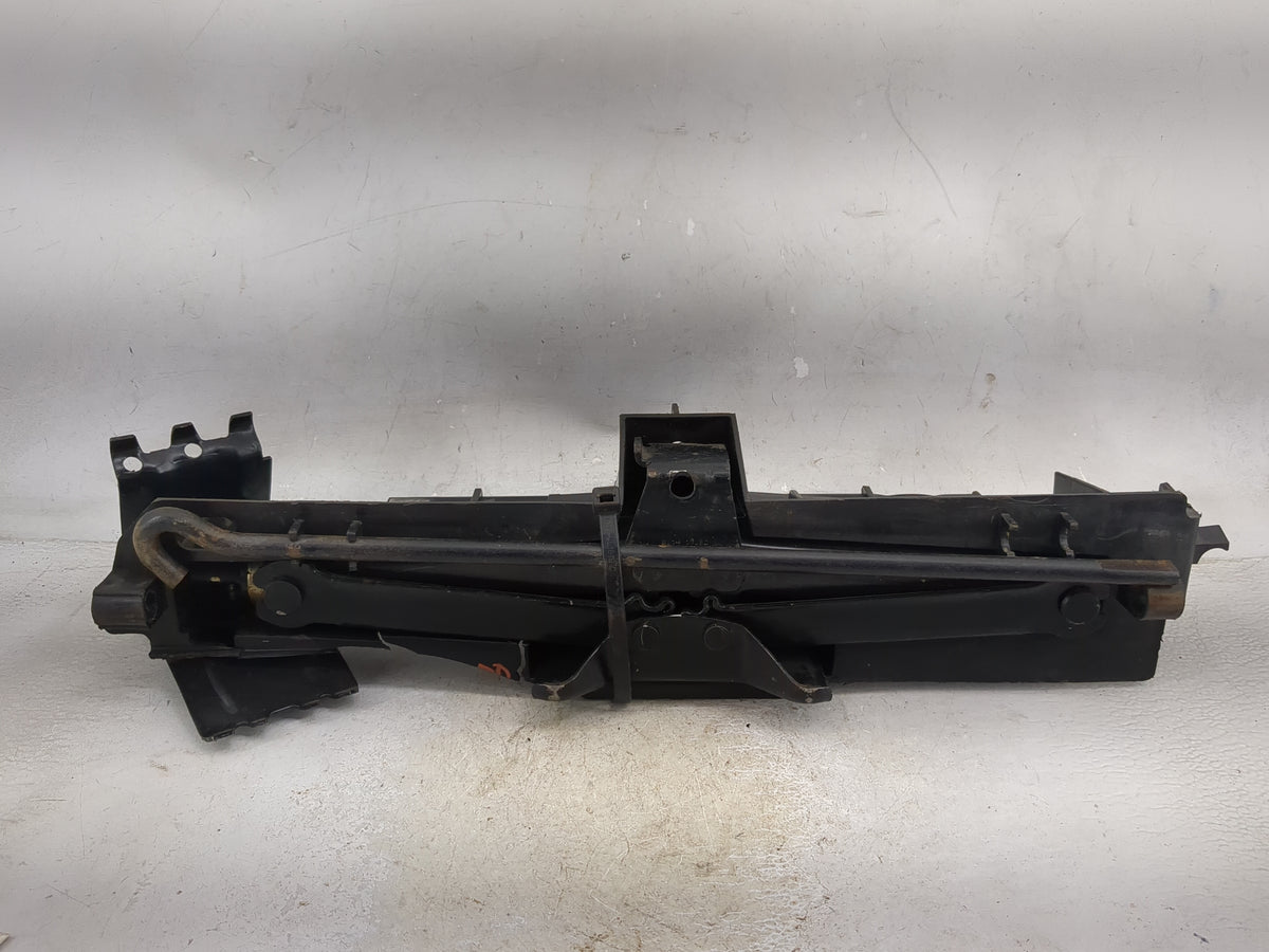 2006 Ford Expedition Spare Scissor Car Jack 1512515 - Oemusedautoparts1.com
