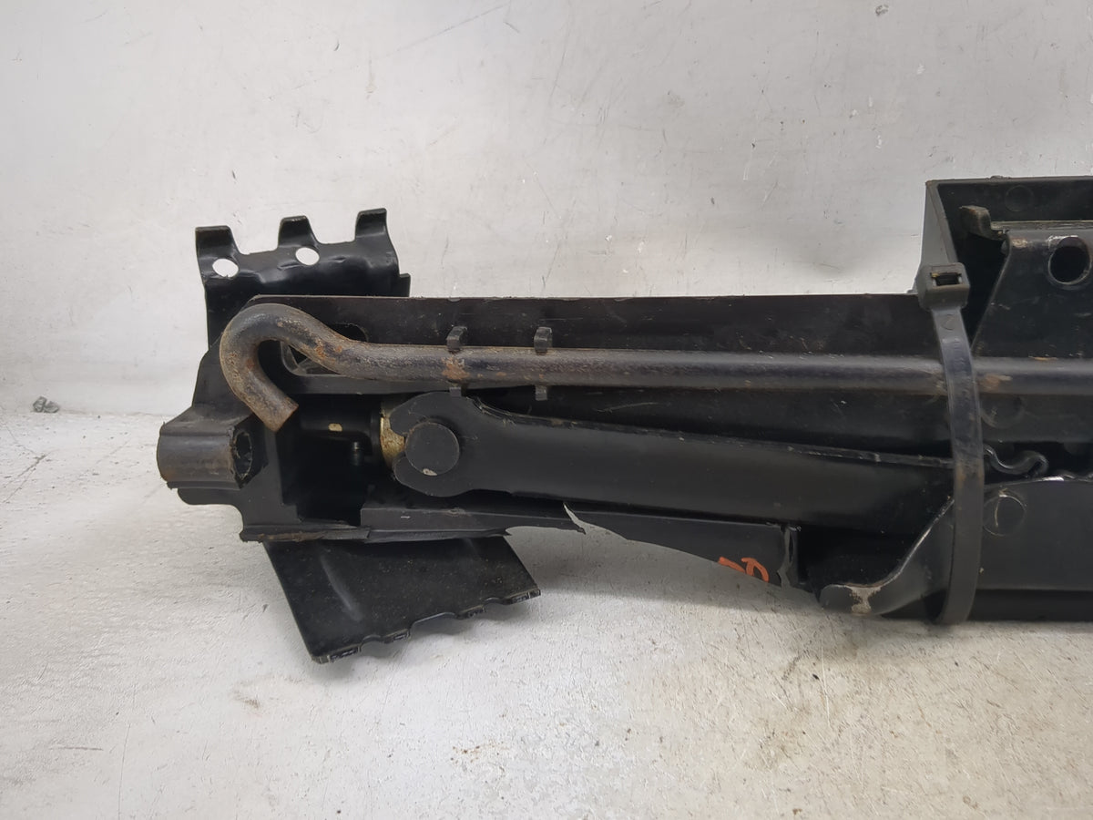 2006 Ford Expedition Spare Scissor Car Jack 1512515 - Oemusedautoparts1.com