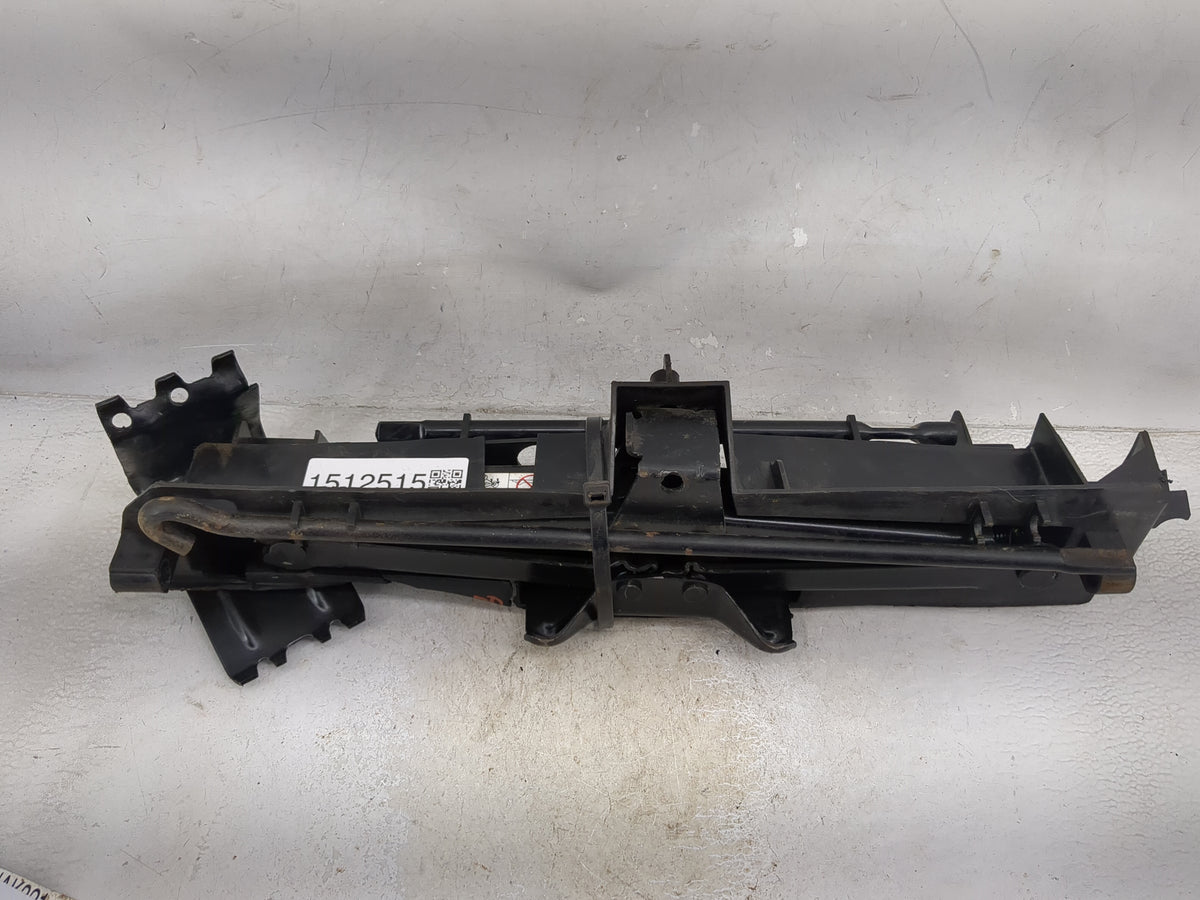 2006 Ford Expedition Spare Scissor Car Jack 1512515 - Oemusedautoparts1.com