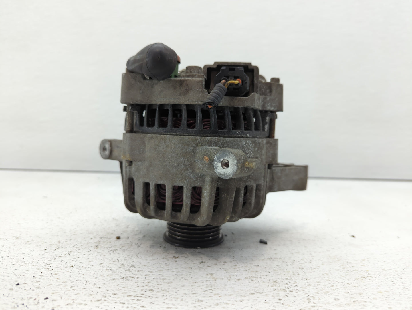 2006 Ford Expedition Alternator Replacement Generator Charging Assembly Engine OEM P/N:AR109832A 73533275778 Fits OEM Used A