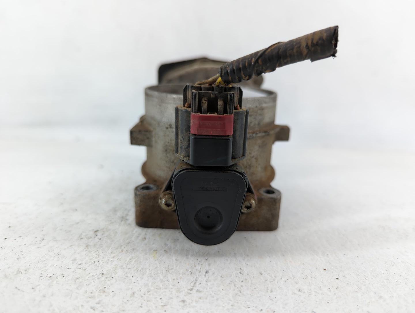 2006 Ford Expedition Throttle Body P/N:3L3E-AE Fits Fits 2004 2005 2007 2008 2009 2010 OEM Used Auto Parts - Oemusedautopart