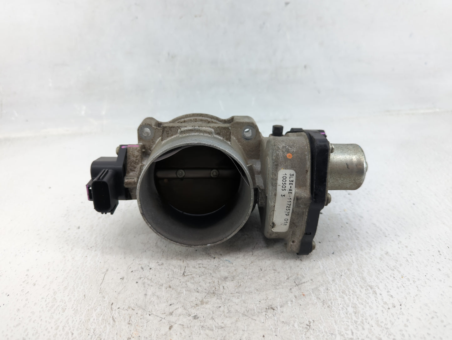 2006 Ford Expedition Throttle Body P/N:3L3E-AE Fits Fits 2004 2005 2007 2008 2009 2010 OEM Used Auto Parts - Oemusedautopart