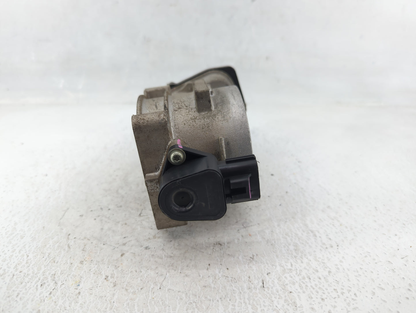 2006 Ford Expedition Throttle Body P/N:3L3E-AE Fits Fits 2004 2005 2007 2008 2009 2010 OEM Used Auto Parts - Oemusedautopart